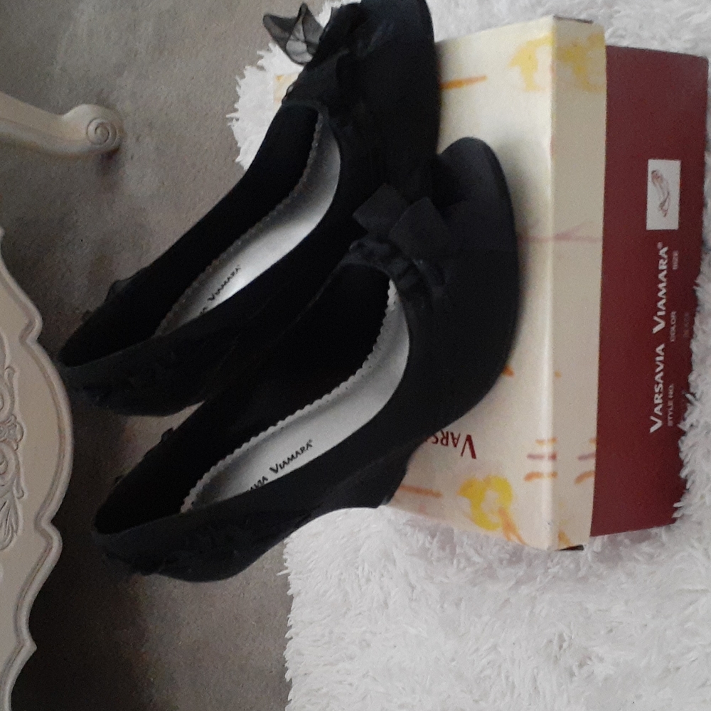 NWT Varsavia Vianara Black Wedge Shoes